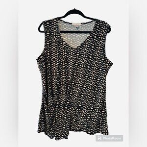 Roz & Ali Sleeveless Blouse Womens size Large Black and Tan Tribal Pattern